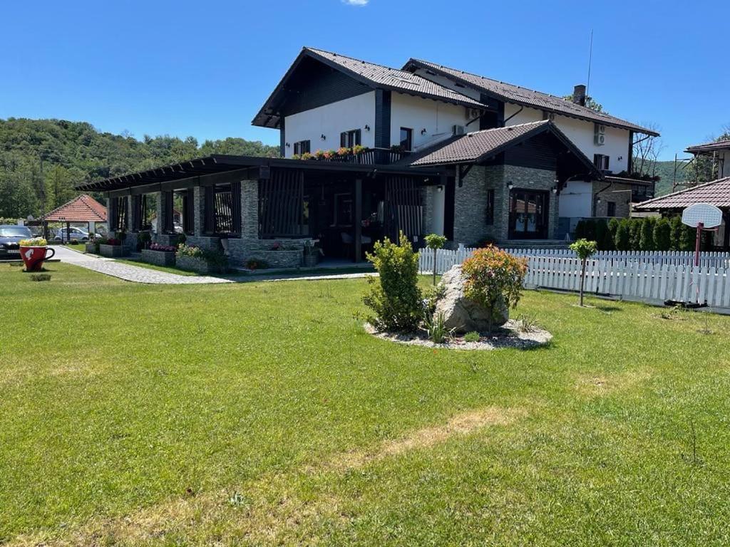 Pensiunea Campia Soarelui Apa Neagră Exteriör bild